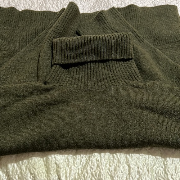 NWT JCREW Turtle Neck Sweater - Picture 6 of 7